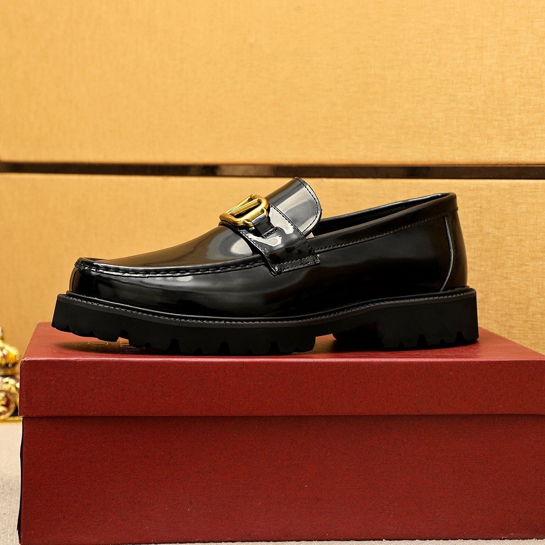 微商相册测试鞋子-Valentino Black Buckle Lug Sole Loafers — side