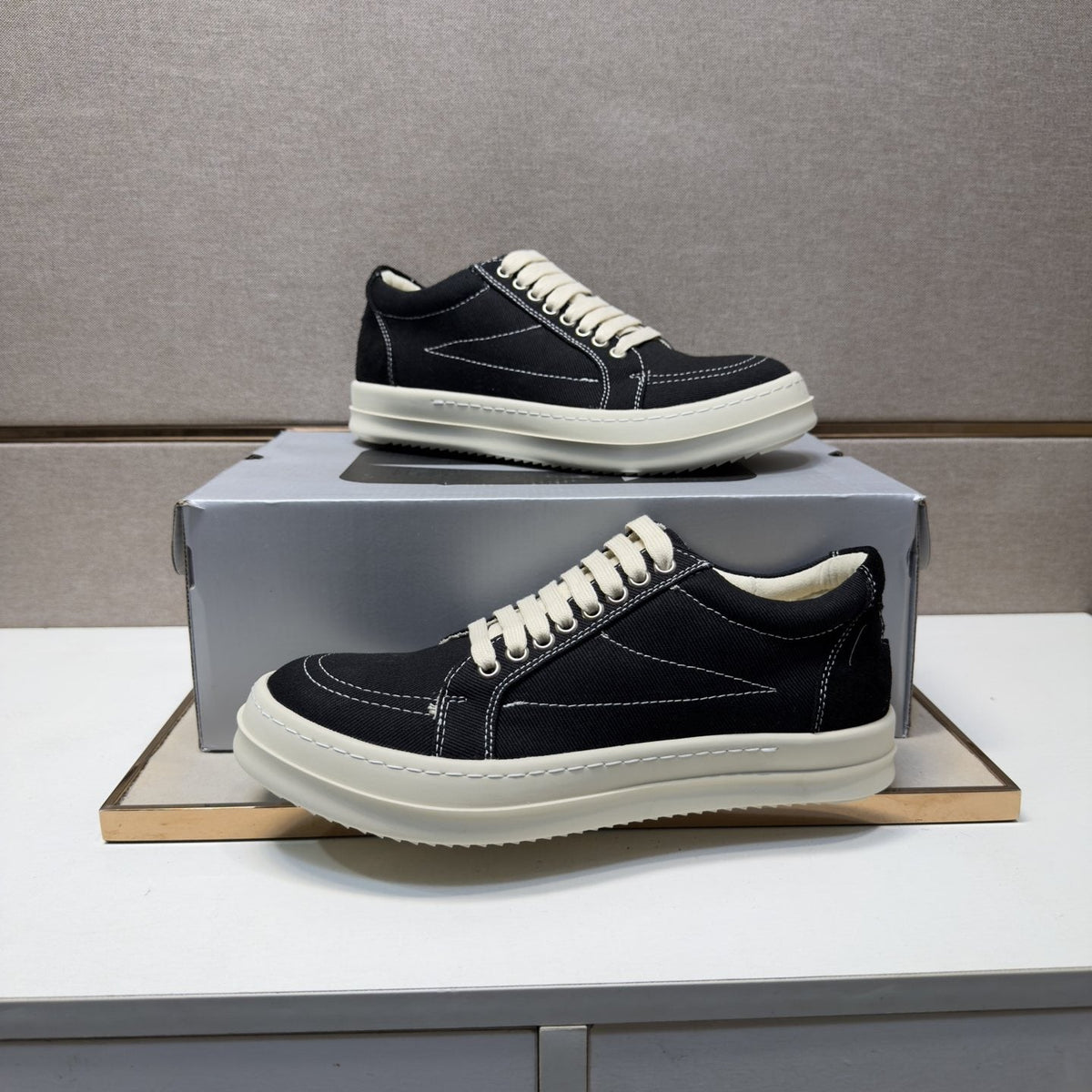 Converse Black Contrast Stitch Low-Top Sneakers — front