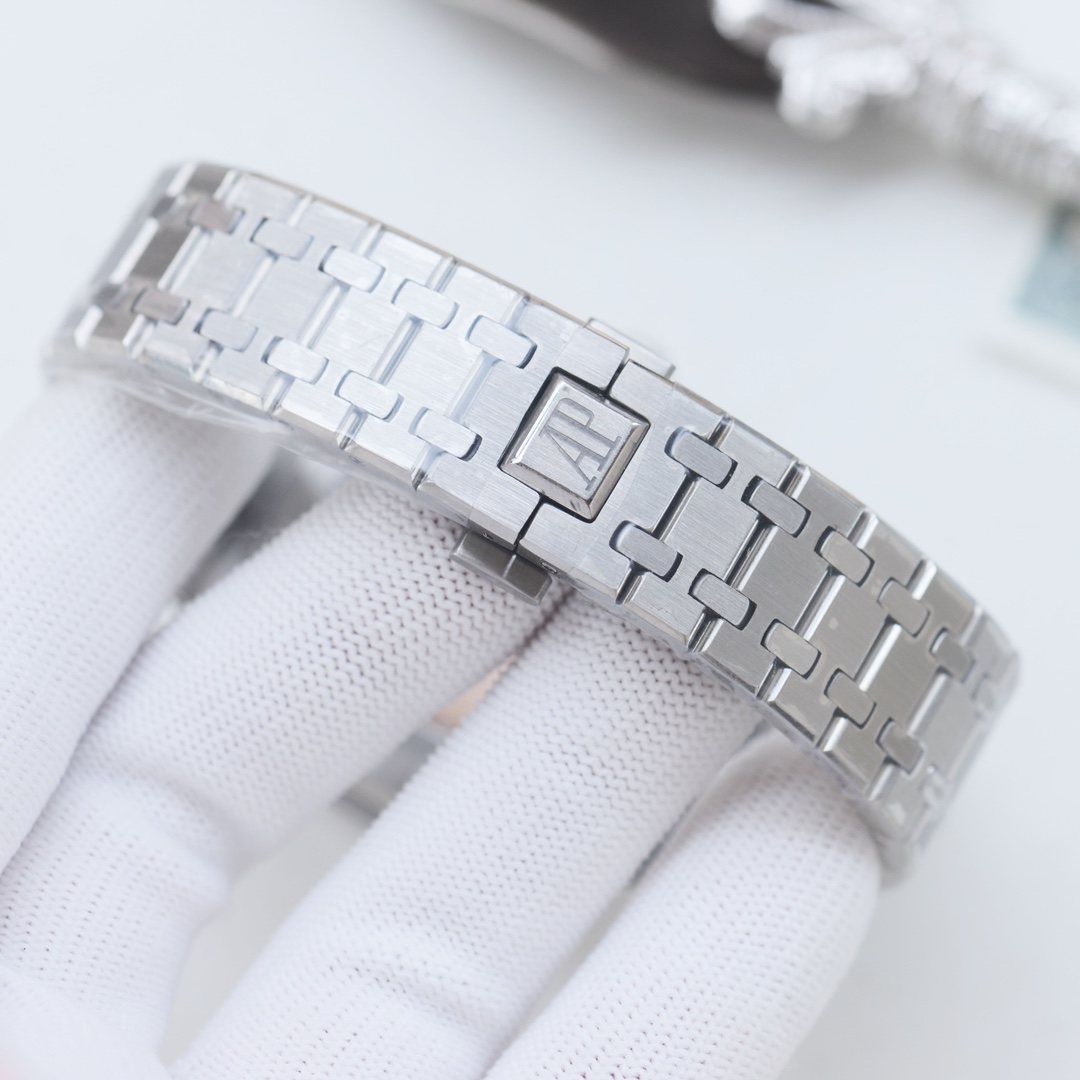 Audemars Piguet Silver Black Dial Bracelet Watch — detail