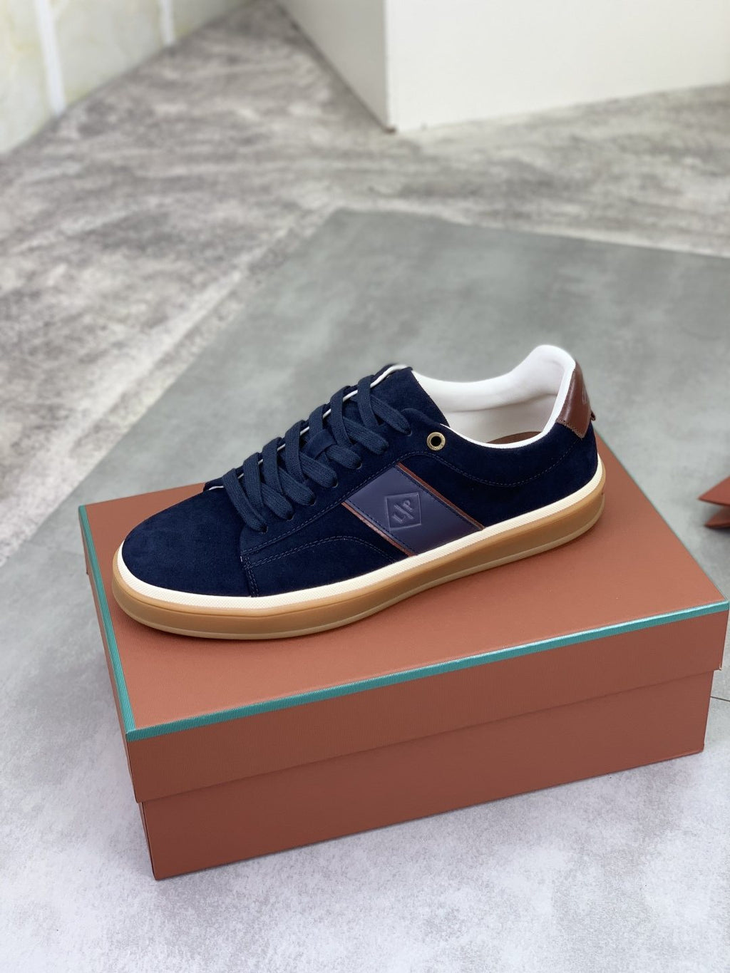 微商相册测试鞋子-Loro Piana Contrast Heel Low-Top Sneakers — side