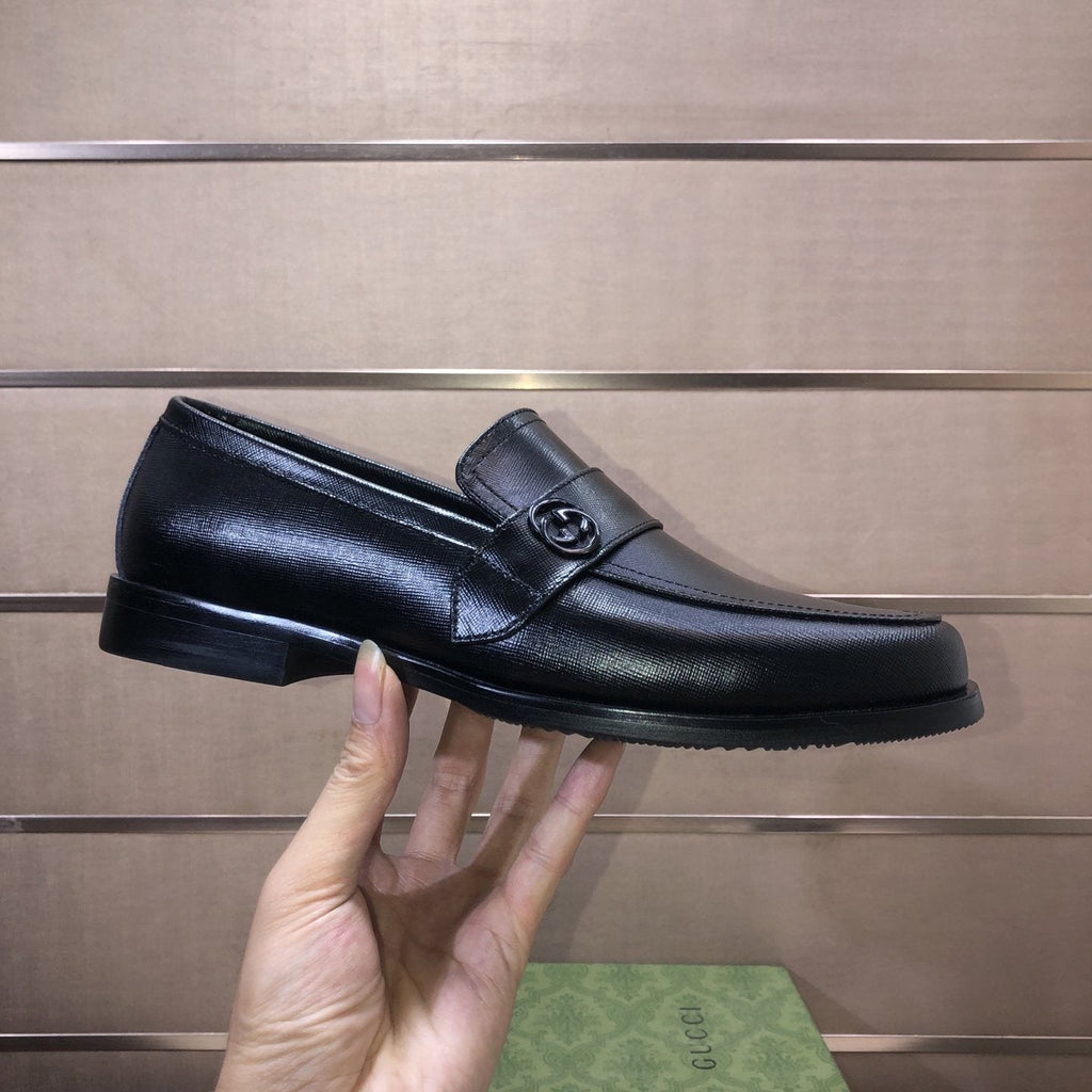 Gucci Black Leather Loafers — model