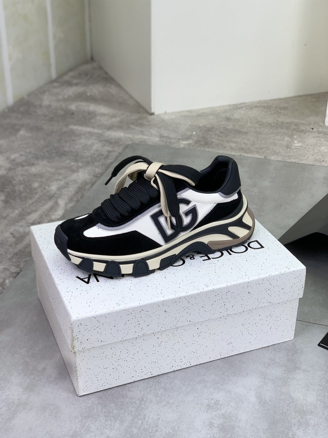 微商相册测试鞋子-Dolce & Gabbana Logo Panel Low-Top Sneakers — front