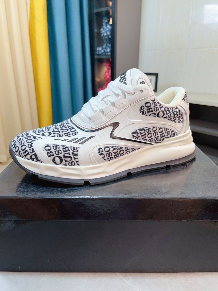 HUGO BOSS Logo-Pattern Low-Top Sneakers — model