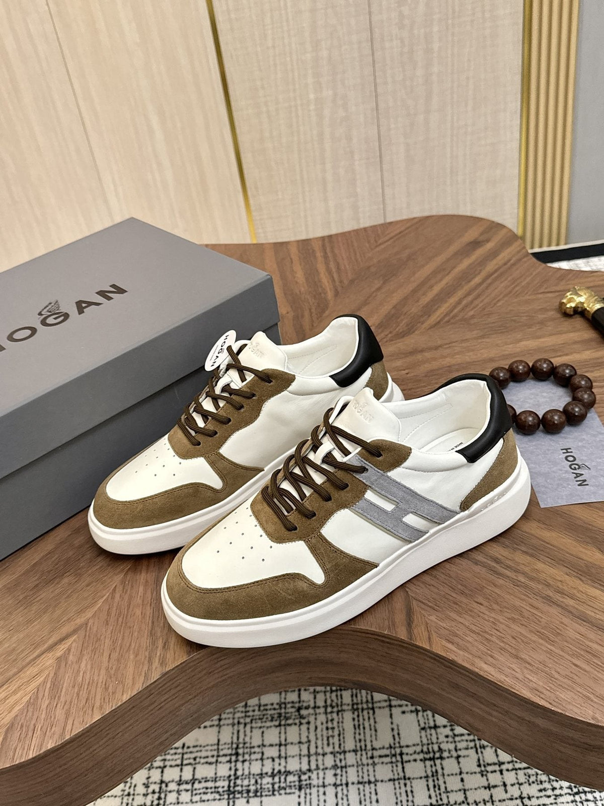 Hogan H580 Color-Block Low-Top Sneakers — front