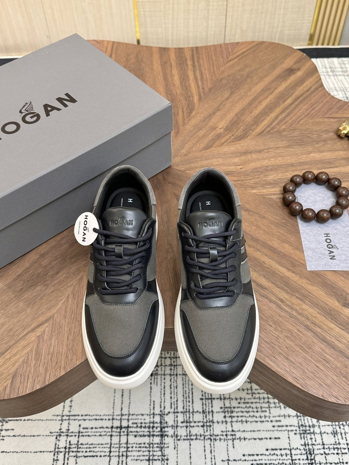 Hogan H580 Color-Block Low-Top Sneakers — front