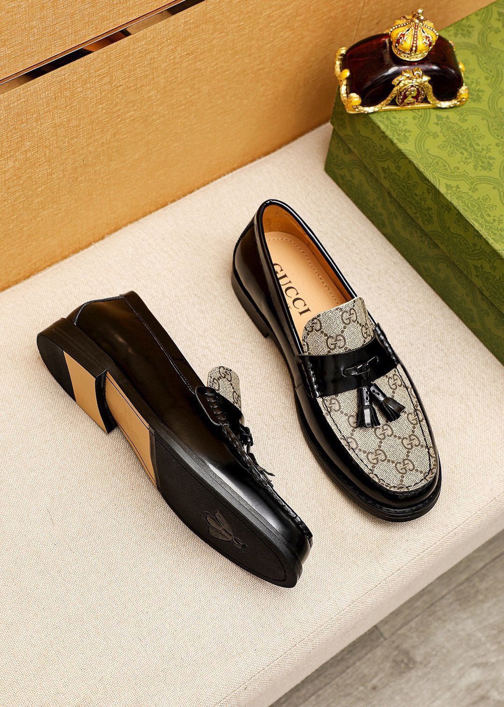 微商相册测试鞋子-Gucci Tassel Monogram Loafers — side