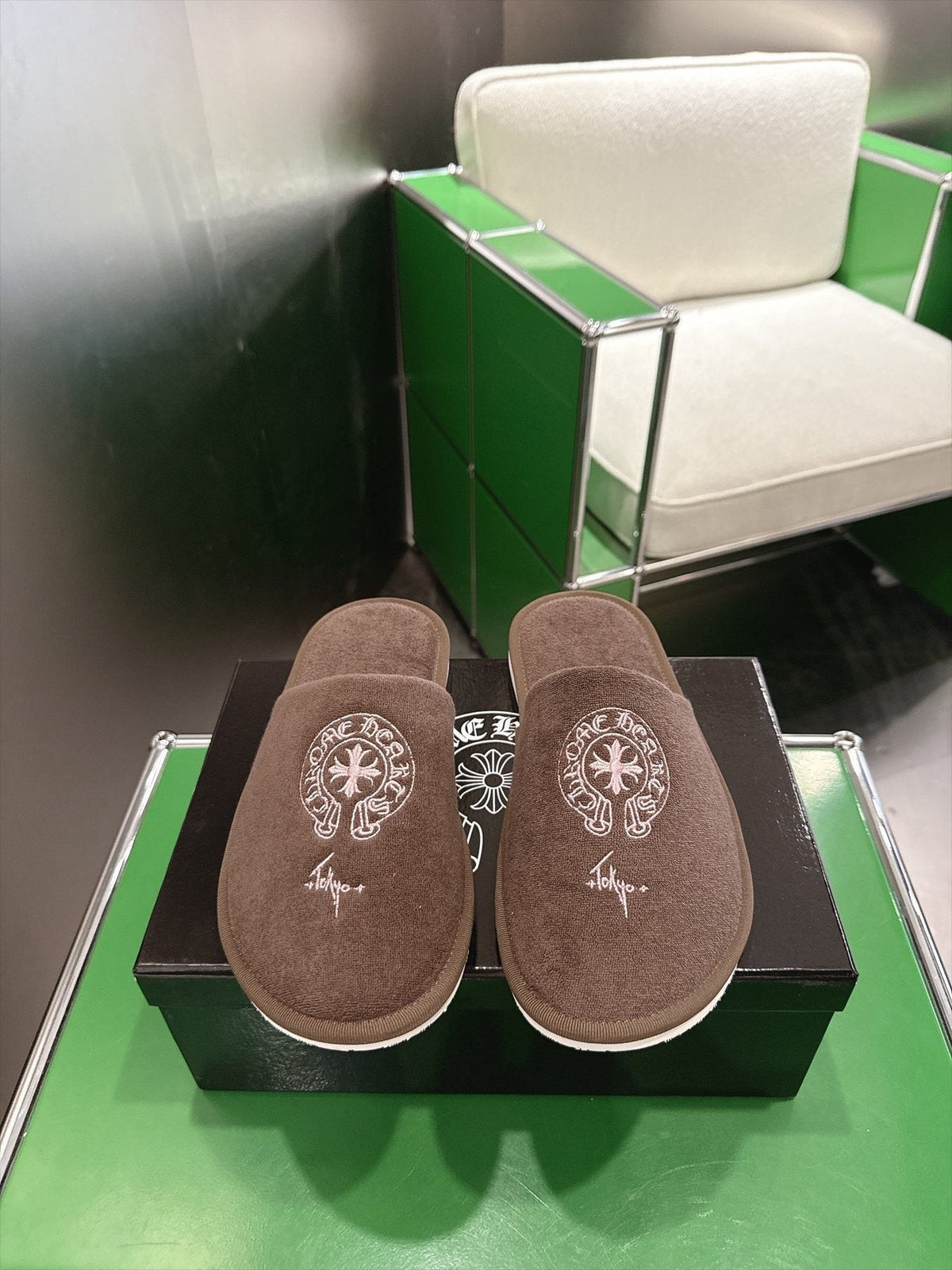 Comehearts Embroidered Open-Back Slippers — front