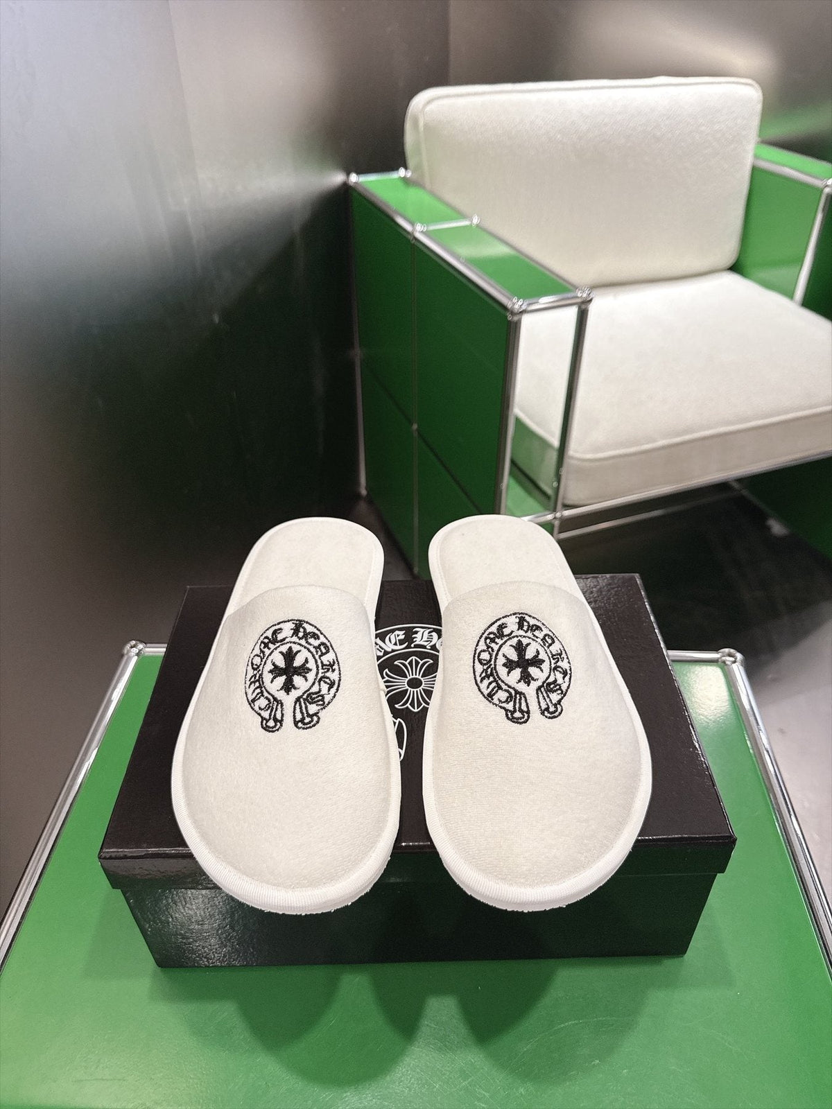 Comehearts Embroidered Open-Back Slippers — front