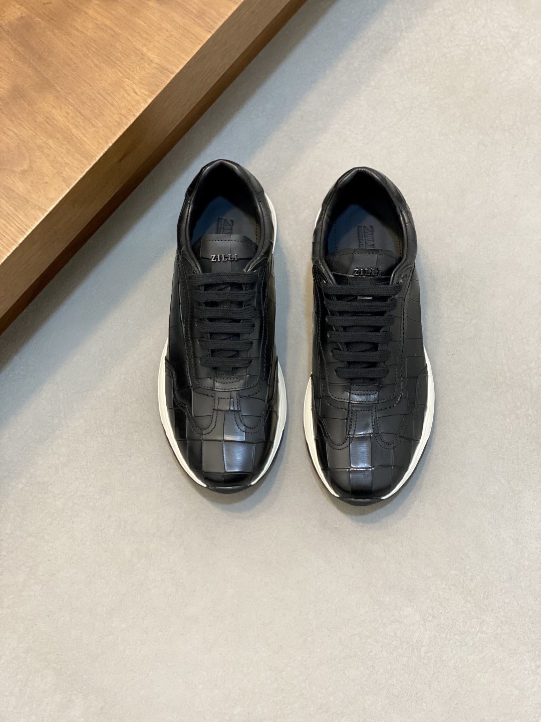 ZILLI Textured Low-Top Sneakers — front