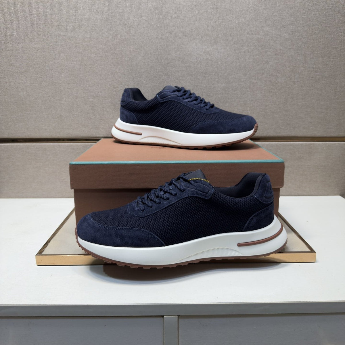 Men's Textured Mesh Casual Sneakers — model